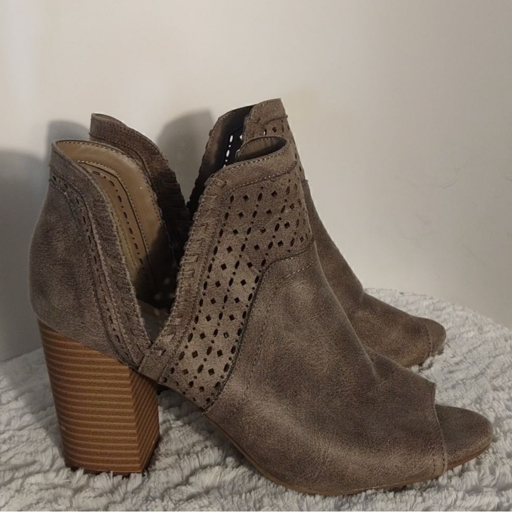 Tan Women's open-toe Ankle Boots
